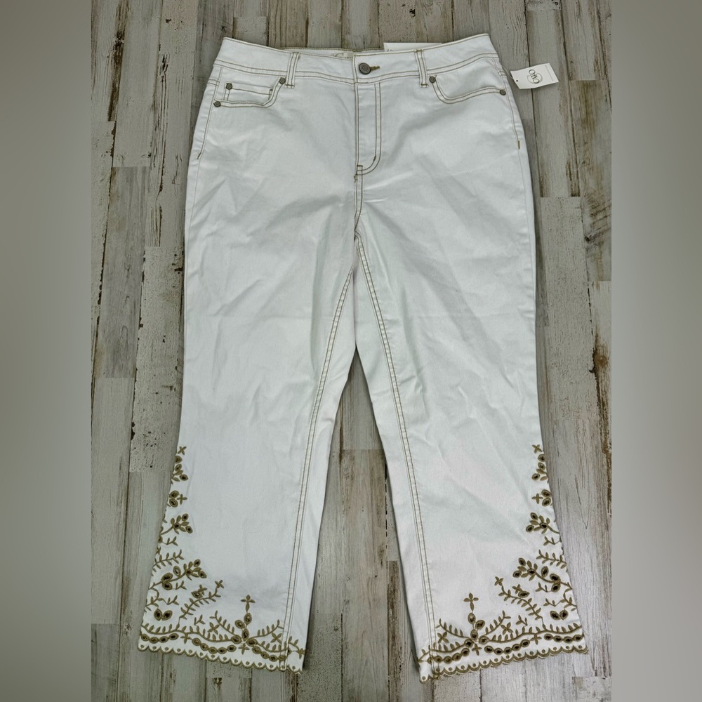 Cato Denim 12 Hi-Rise Crop Gold Embroidery Leaves on Legs White Pants gold NWT - Picture 2 of 11